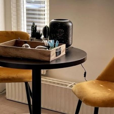 Gezellige knusse studio met bubbelbad Huizen Esterno foto