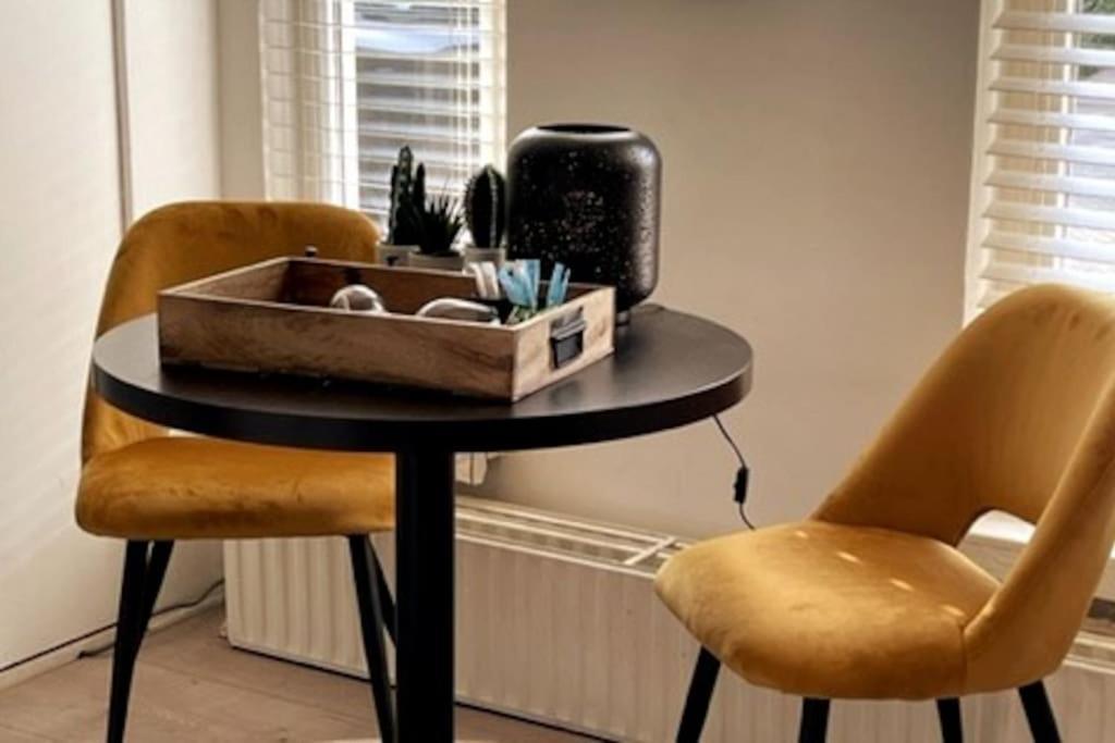 Gezellige knusse studio met bubbelbad Huizen Esterno foto