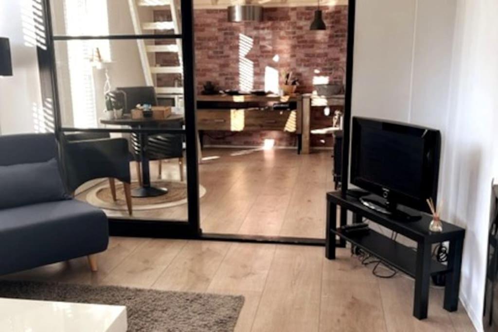 Gezellige knusse studio met bubbelbad Huizen Esterno foto