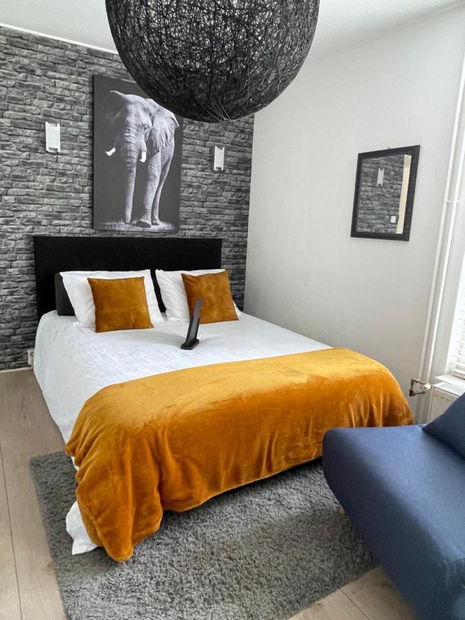 Gezellige knusse studio met bubbelbad Huizen Esterno foto