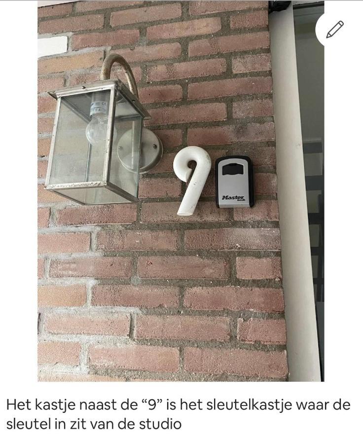 Gezellige knusse studio met bubbelbad Huizen Esterno foto