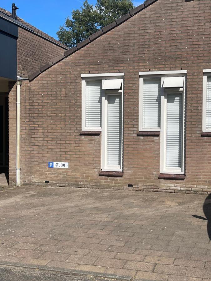 Gezellige knusse studio met bubbelbad Huizen Esterno foto